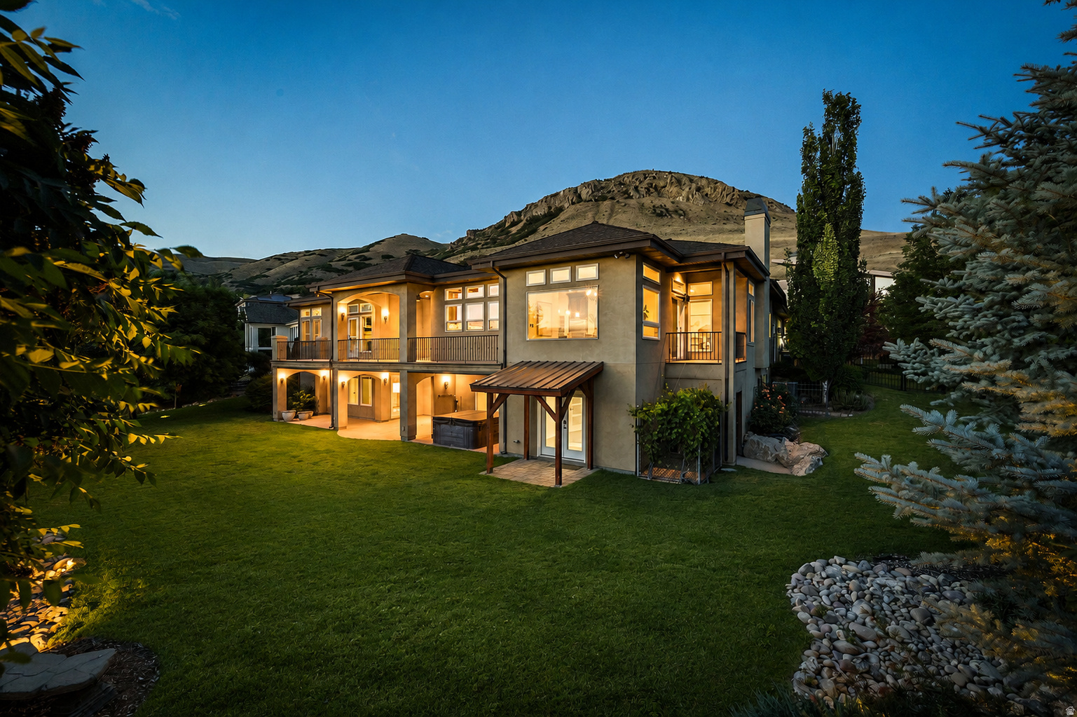 DORCHESTER POINTE - Residential