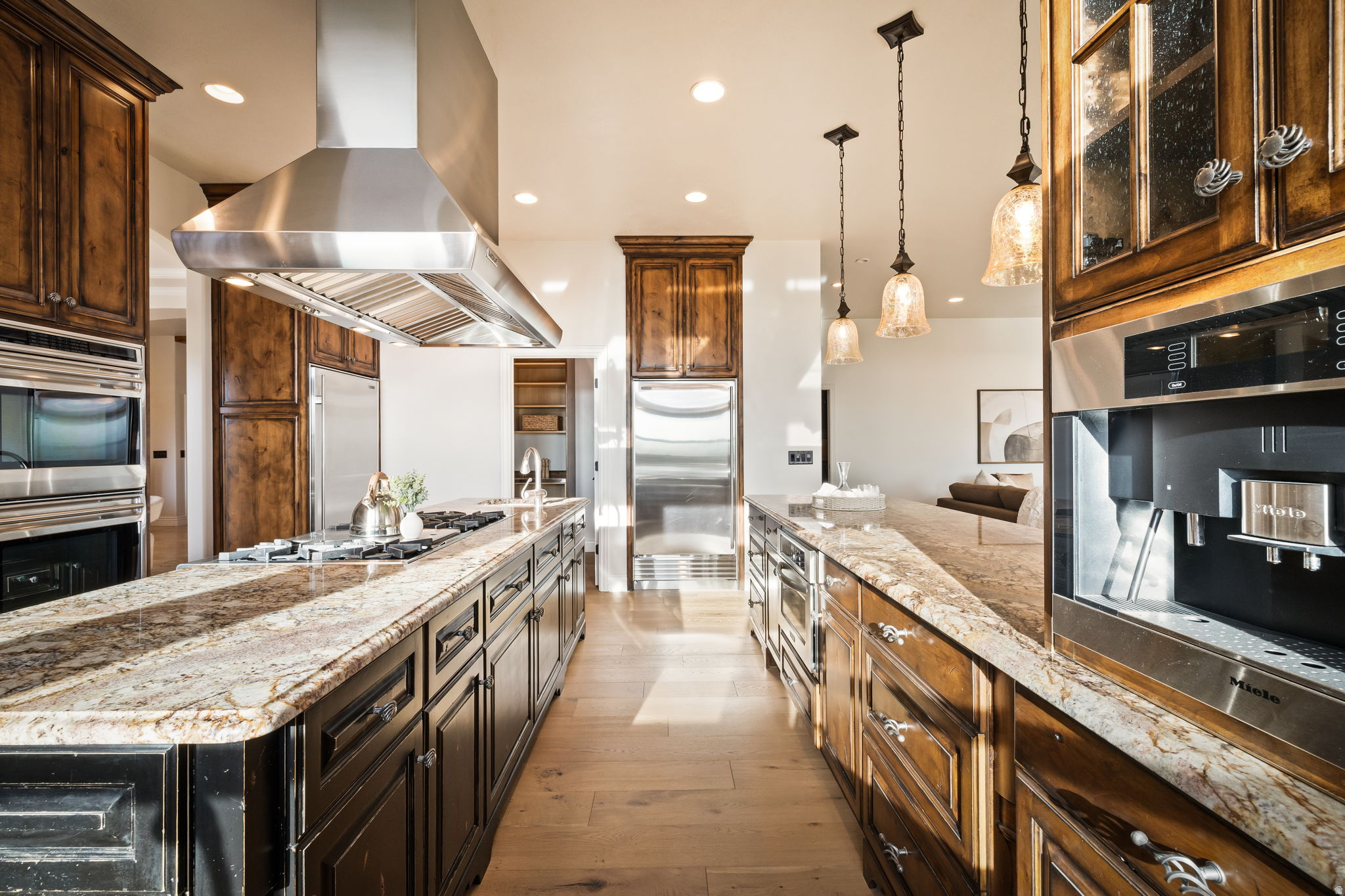 DORCHESTER POINTE - Residential