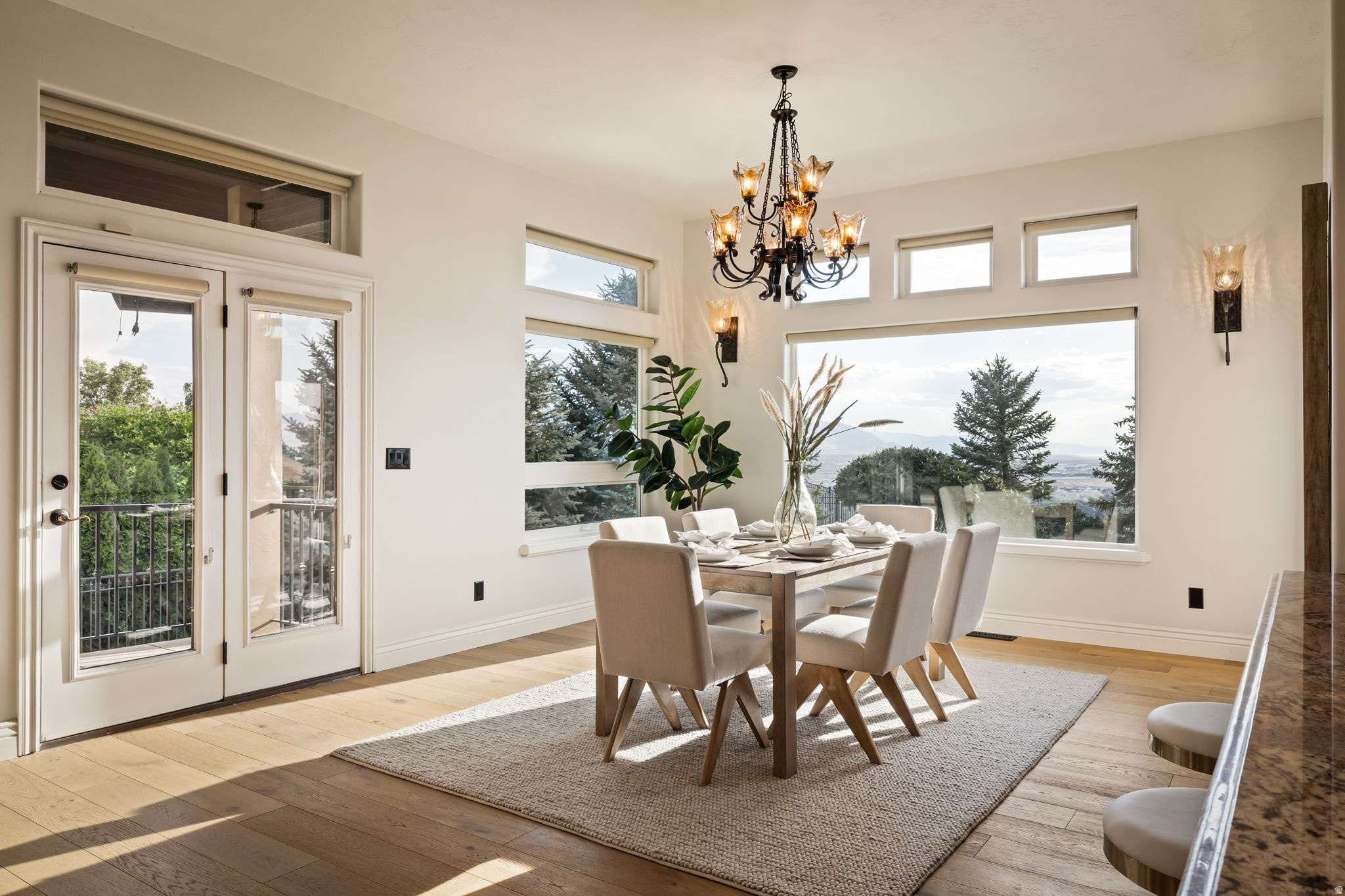 DORCHESTER POINTE - Residential