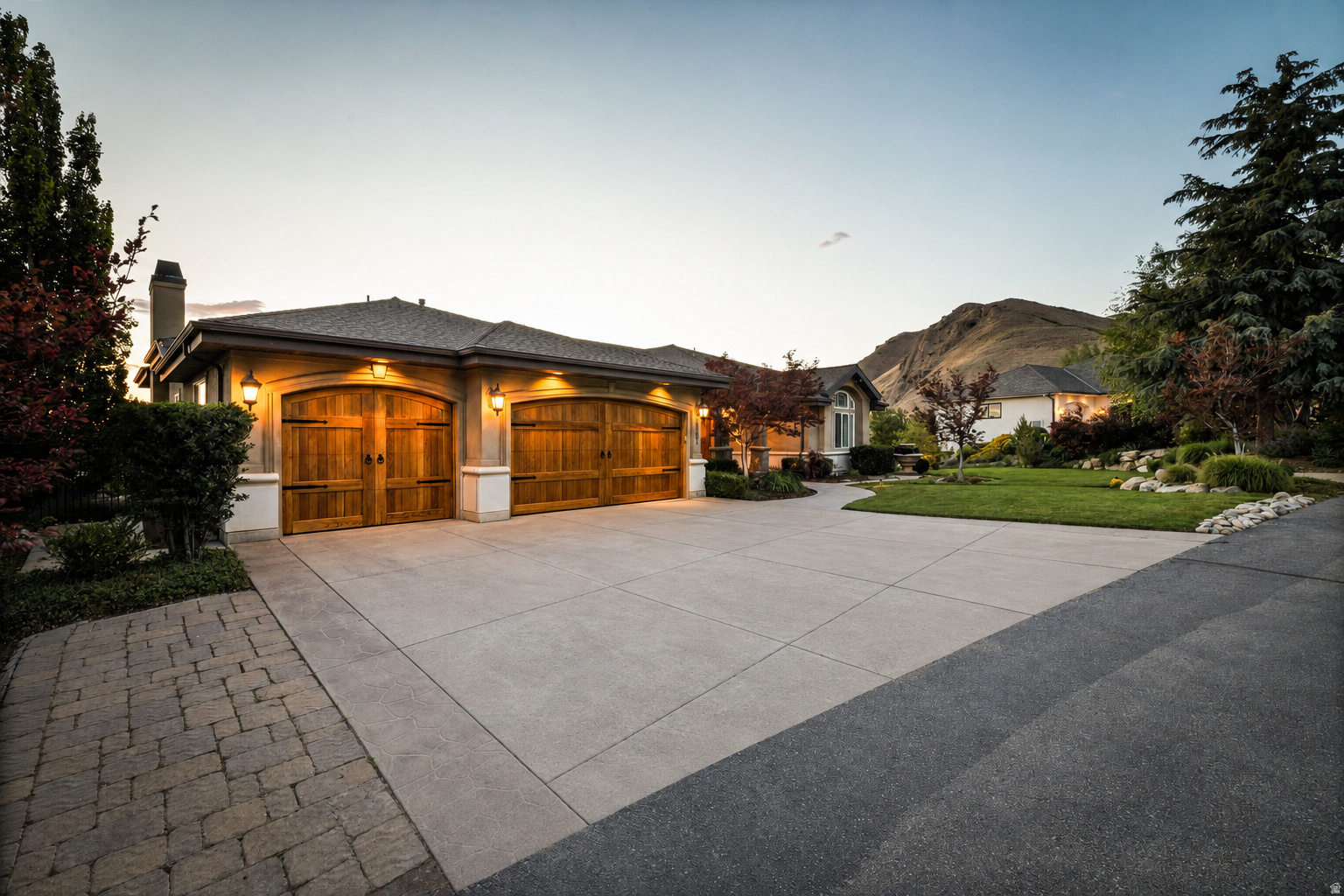 DORCHESTER POINTE - Residential