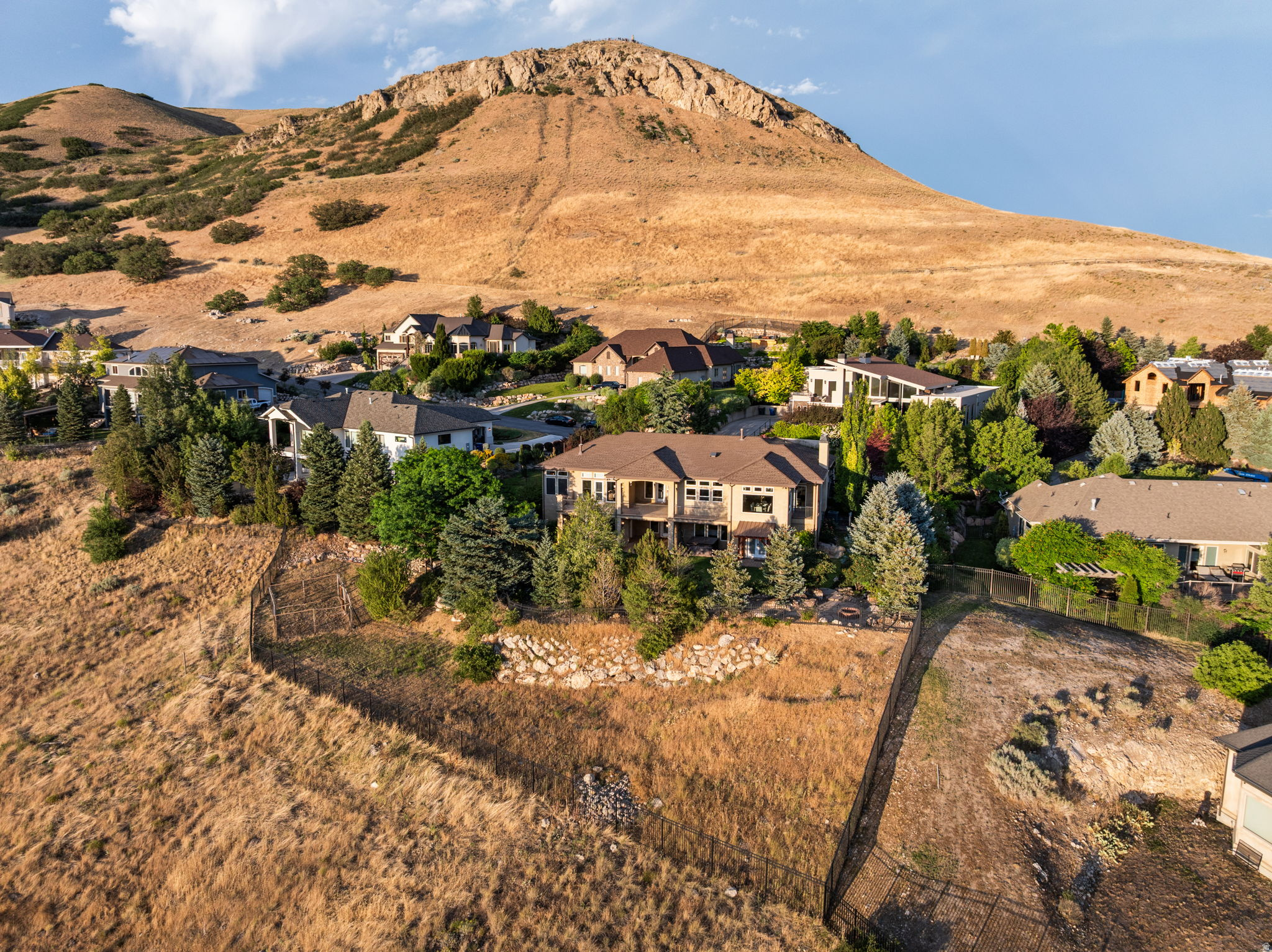 DORCHESTER POINTE - Residential