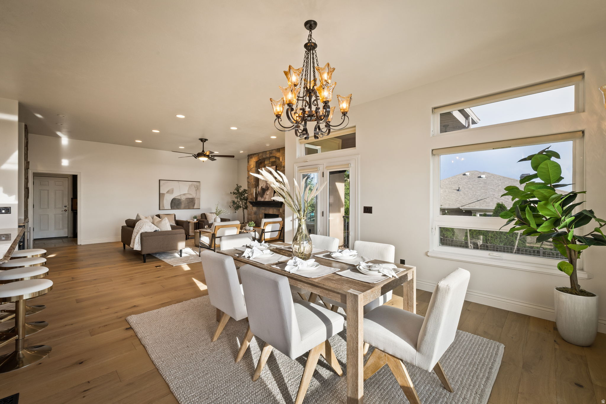 DORCHESTER POINTE - Residential