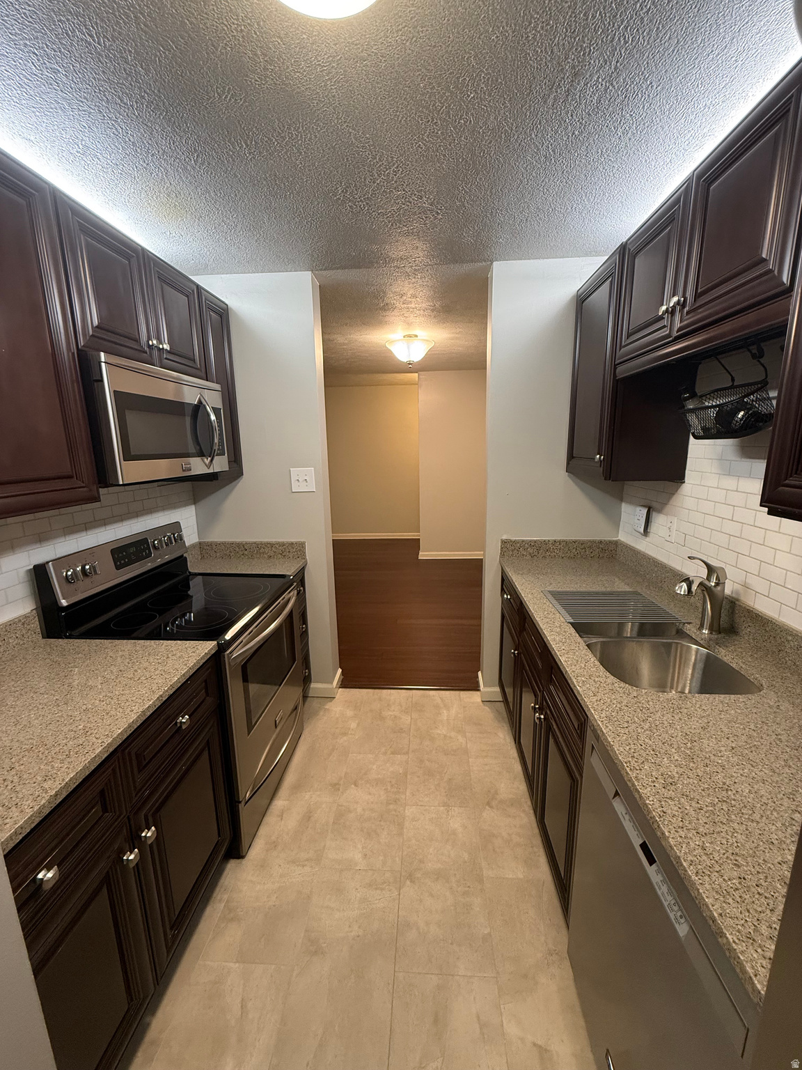 CANYON ROAD - Residential