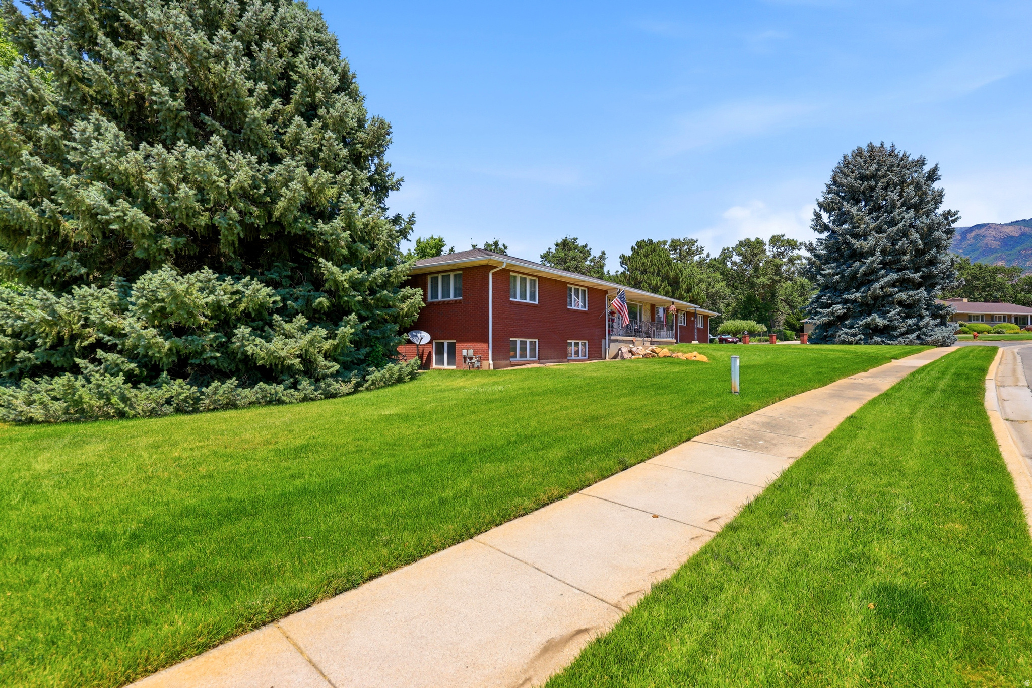 CLOVER ESTATES - Residential