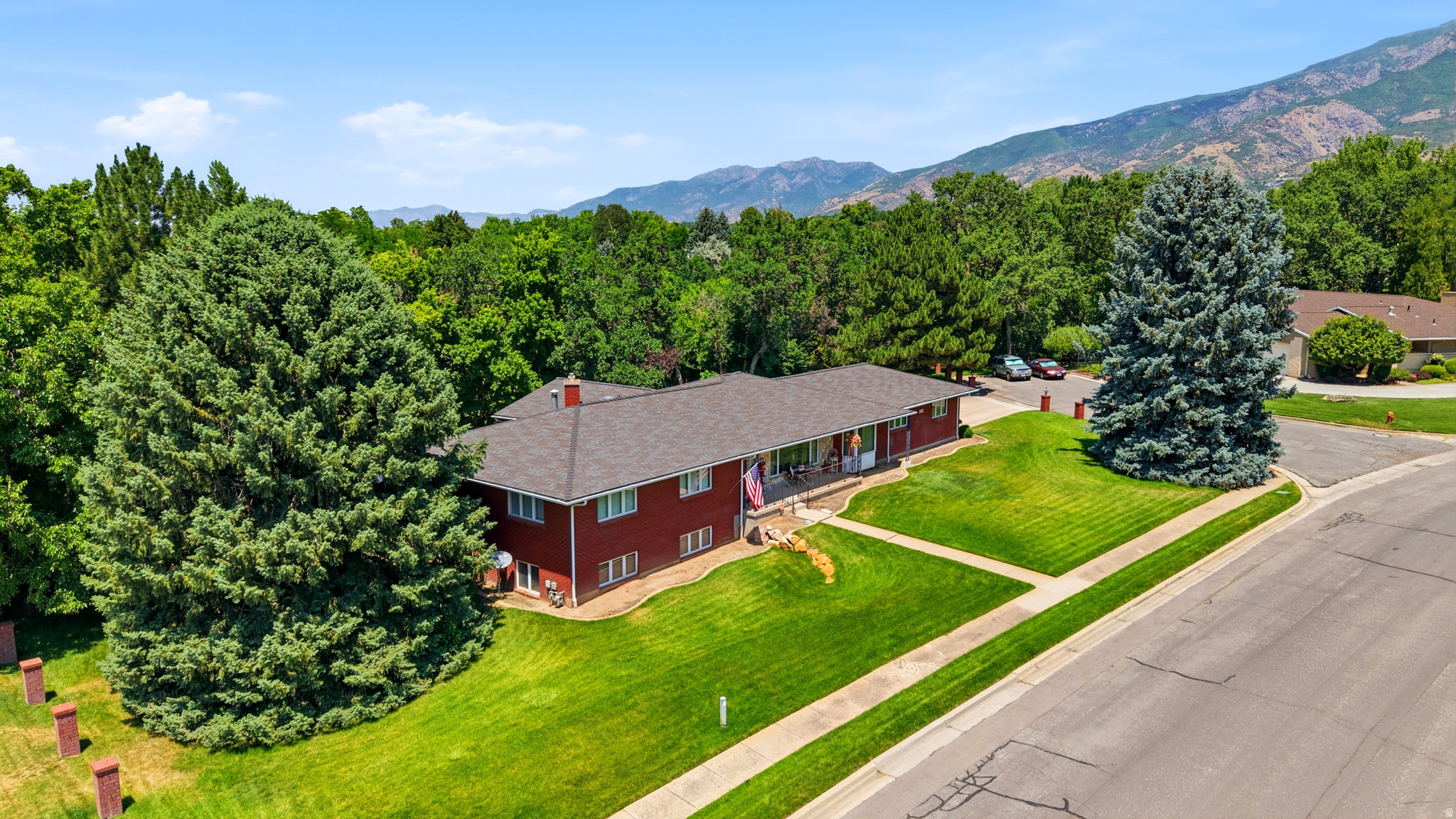 CLOVER ESTATES - Residential