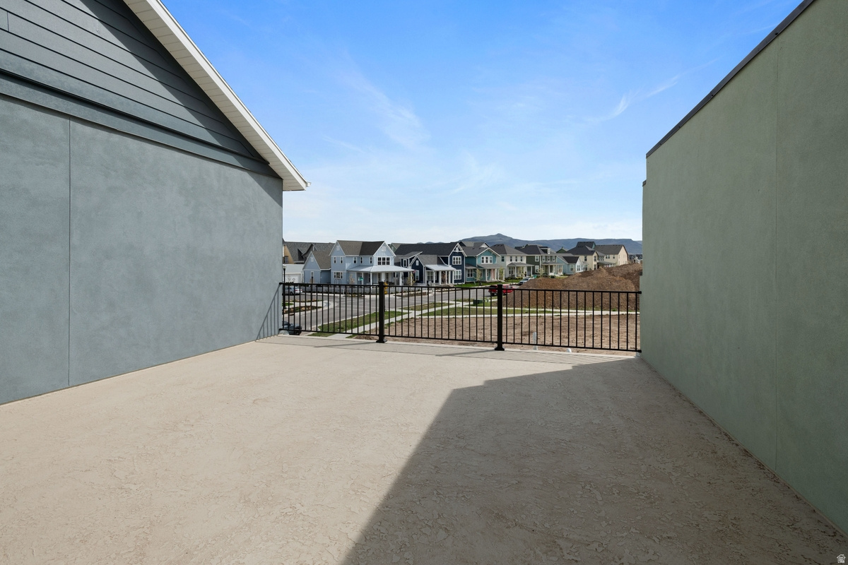 DAYBREAK - Residential