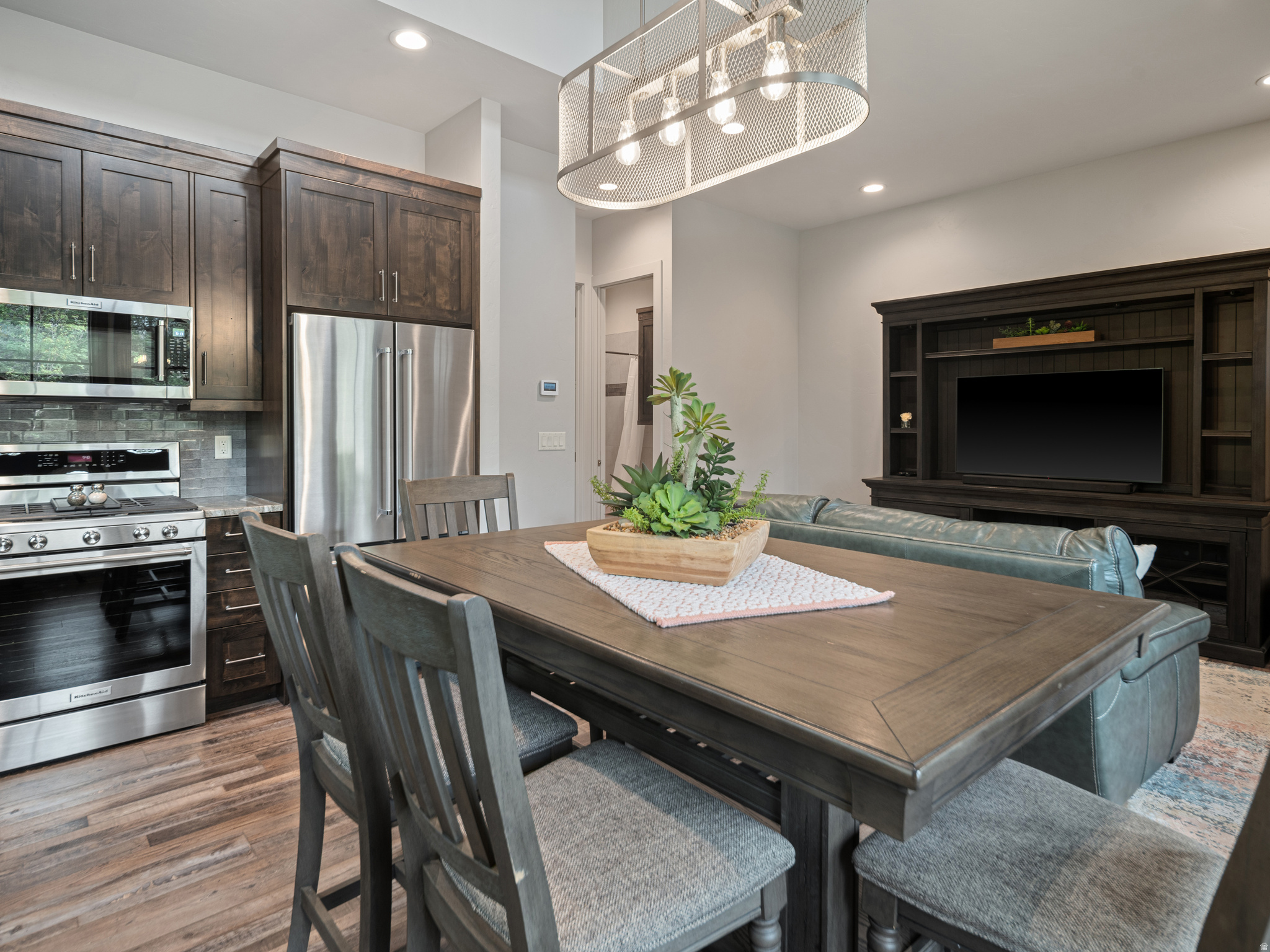 PINEVIEW OVERLOOK - Residential