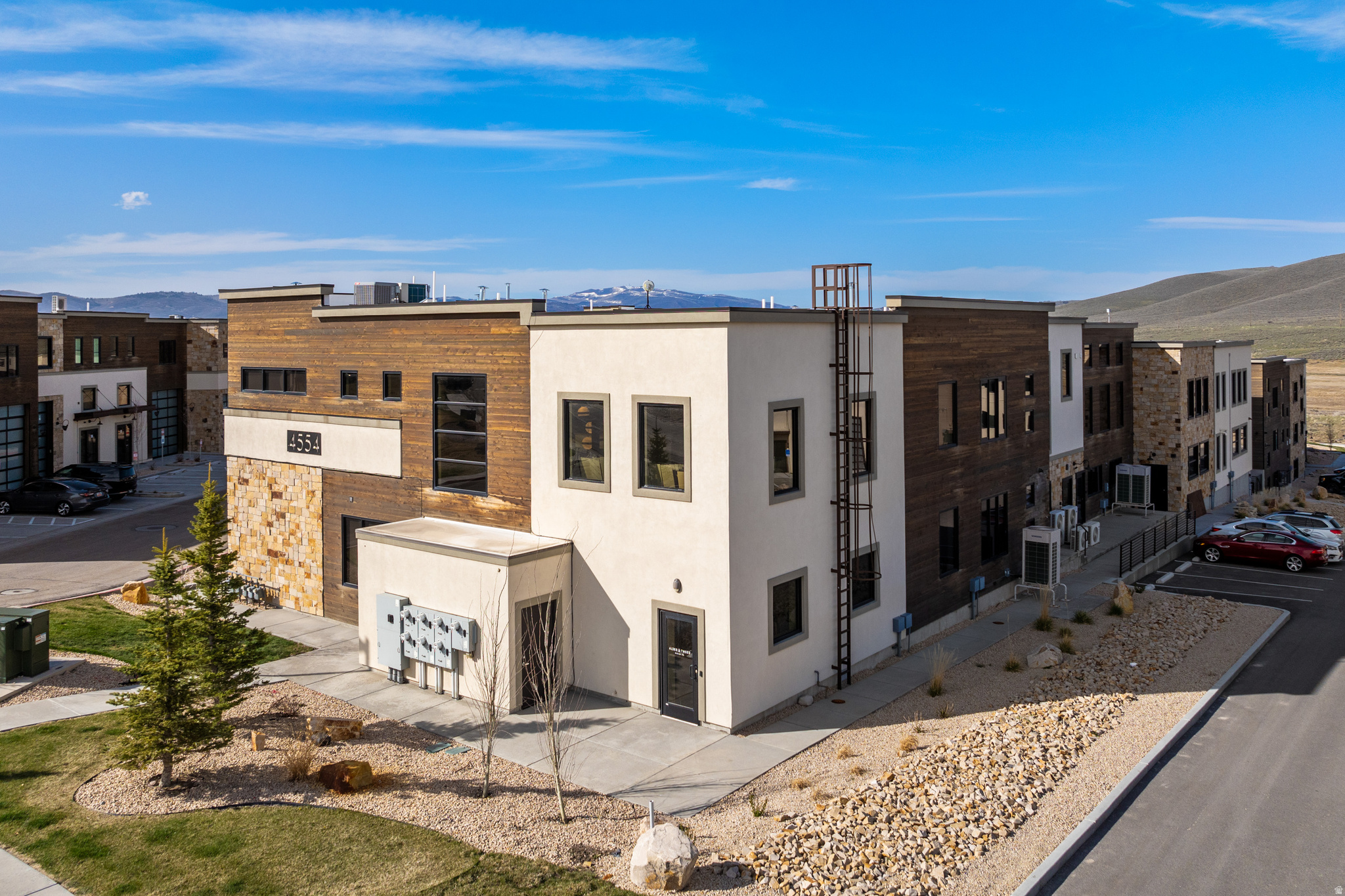 PARK EAST II BUSINESS COMMUNITY CONDOS - Commercial Lease