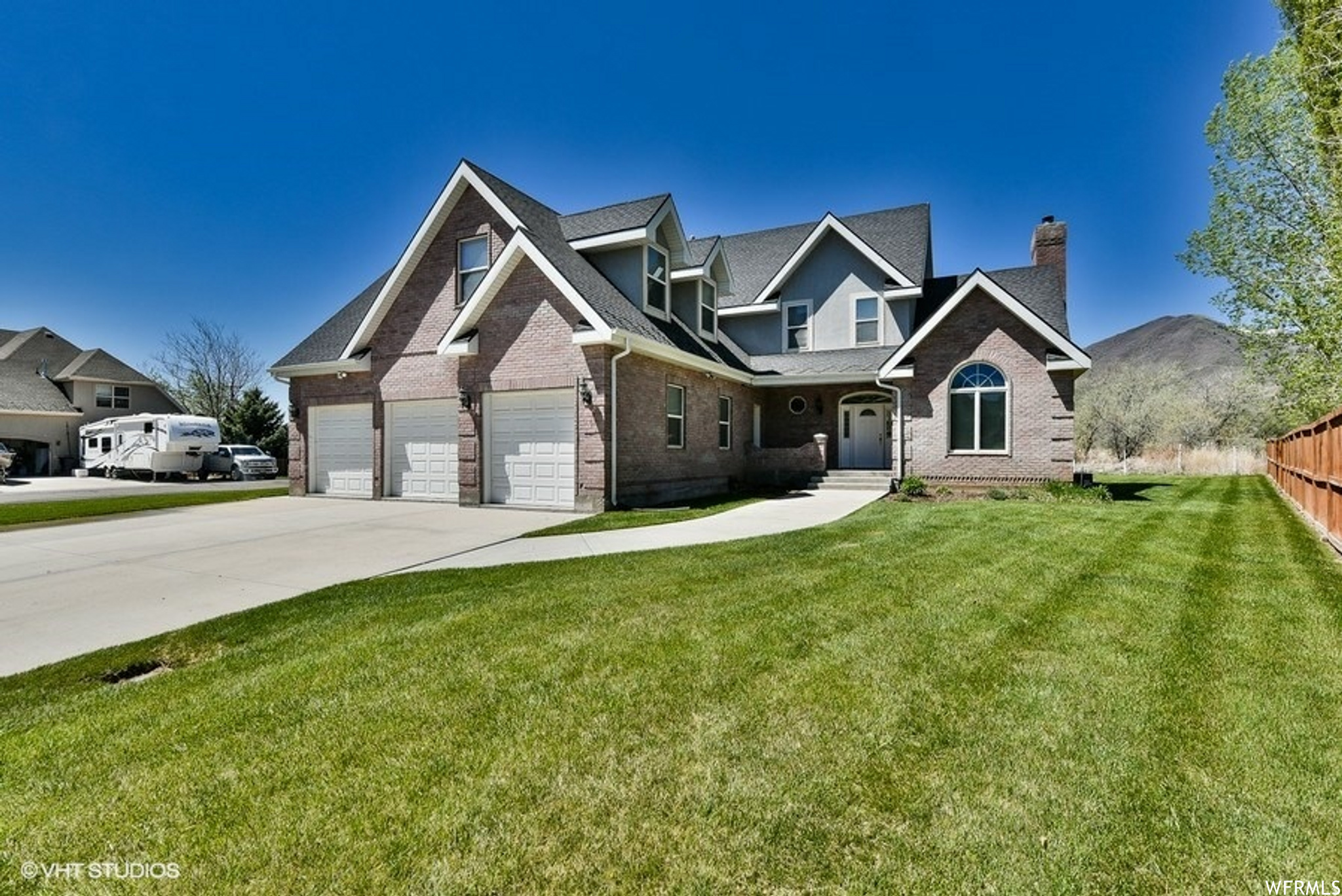Home owned by 4 families for a great getaway to enjoy the great outdoors of Utah. Quiet and peaceful but you can stay as busy as you want. Family friendly activities to relaxing hikes and more. Close to water skiing, snow skiing, biking, hiking, shopping, restaurants... Just steps from Homestead Resort and a hop, skip and a jump to Park City. This owner has use of the home 7-8 weeks a year. (owns 1 of the 8 shares).  3 bedrooms but with bonus rooms the home can easily sleep 35.  Great home to share with your family, friends, church groups, etc. Large kitchen/family area, huge bonus room upstairs with ping pong, air hockey, foosball and more. Additional bonus room in attic area. Hot tub on patio. Great living and vacationing both winter and summer.
