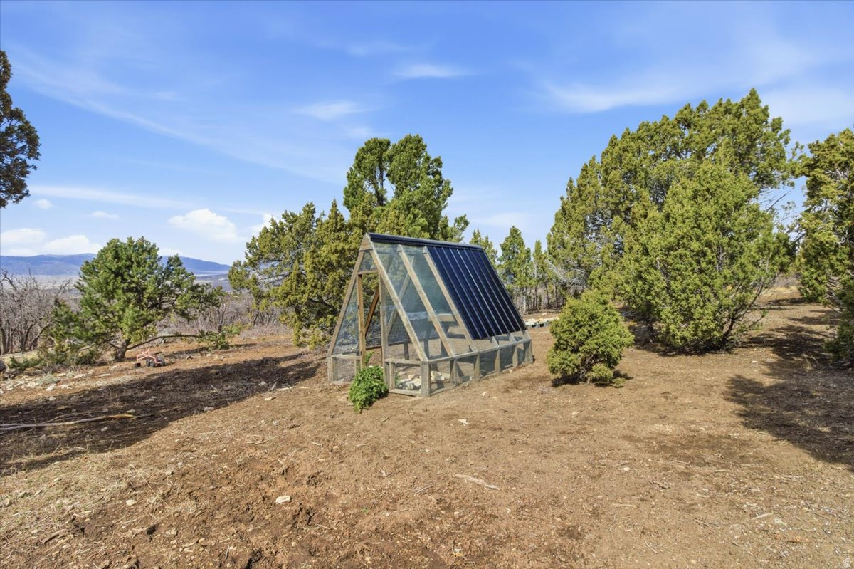 WHISPERING PINES 3 - Residential