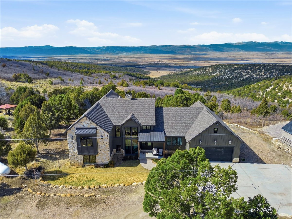 WHISPERING PINES 3 - Residential