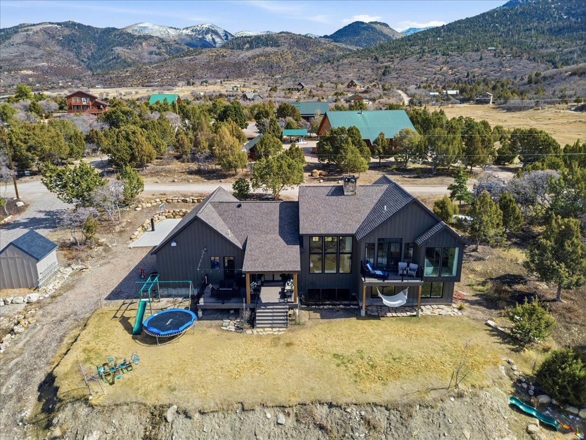 WHISPERING PINES 3 - Residential