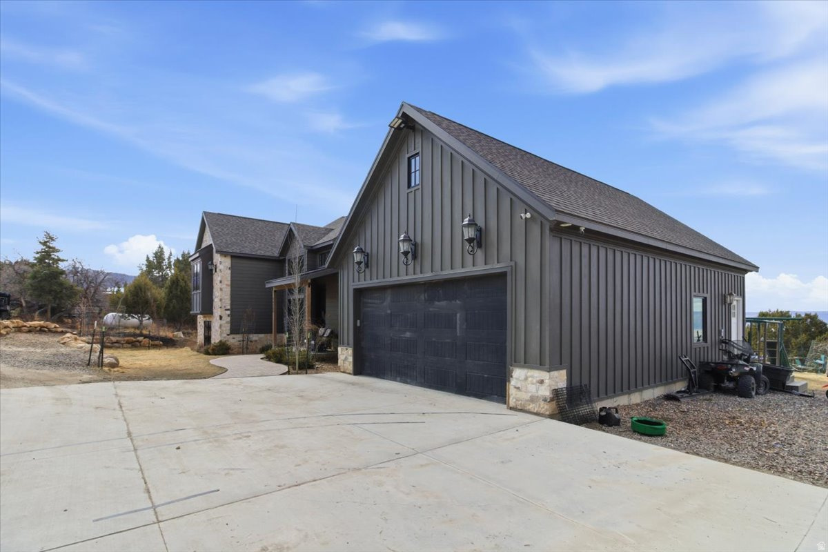 WHISPERING PINES 3 - Residential
