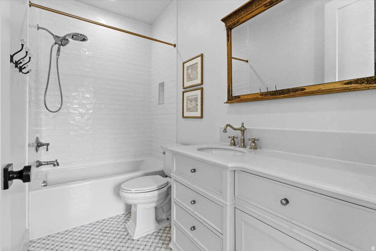 WHISPERING PINES 3 - Residential