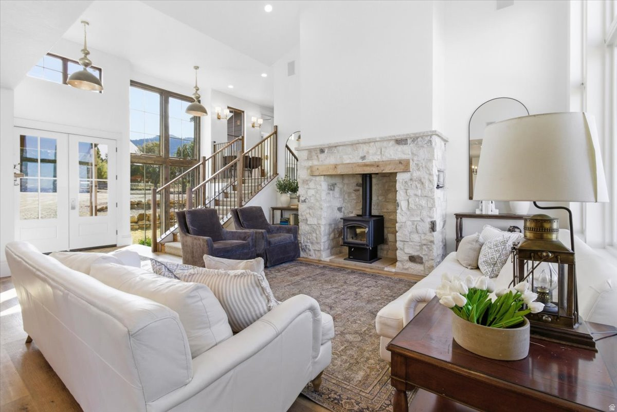 WHISPERING PINES 3 - Residential