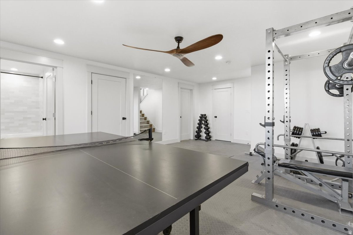 WHISPERING PINES 3 - Residential