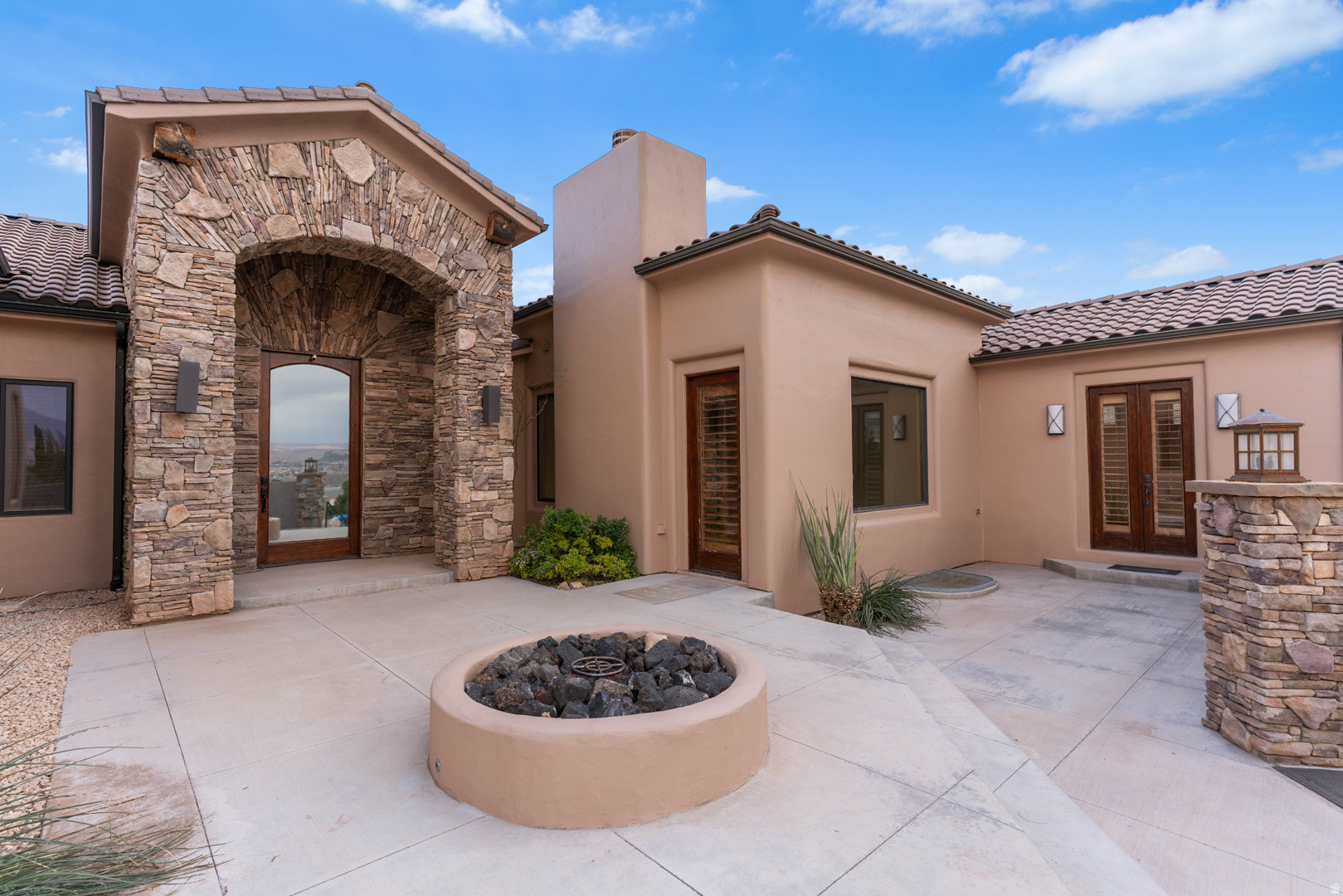 STONE CLIFF 9 - Residential