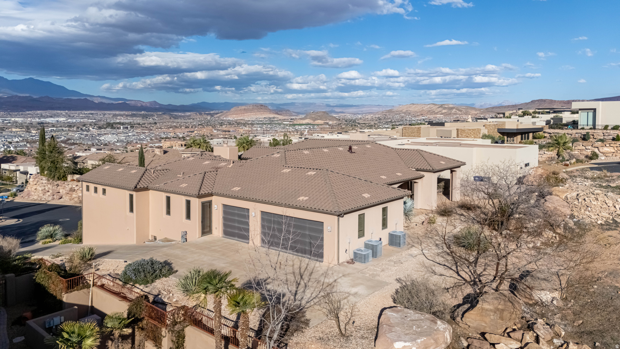 STONE CLIFF 9 - Residential
