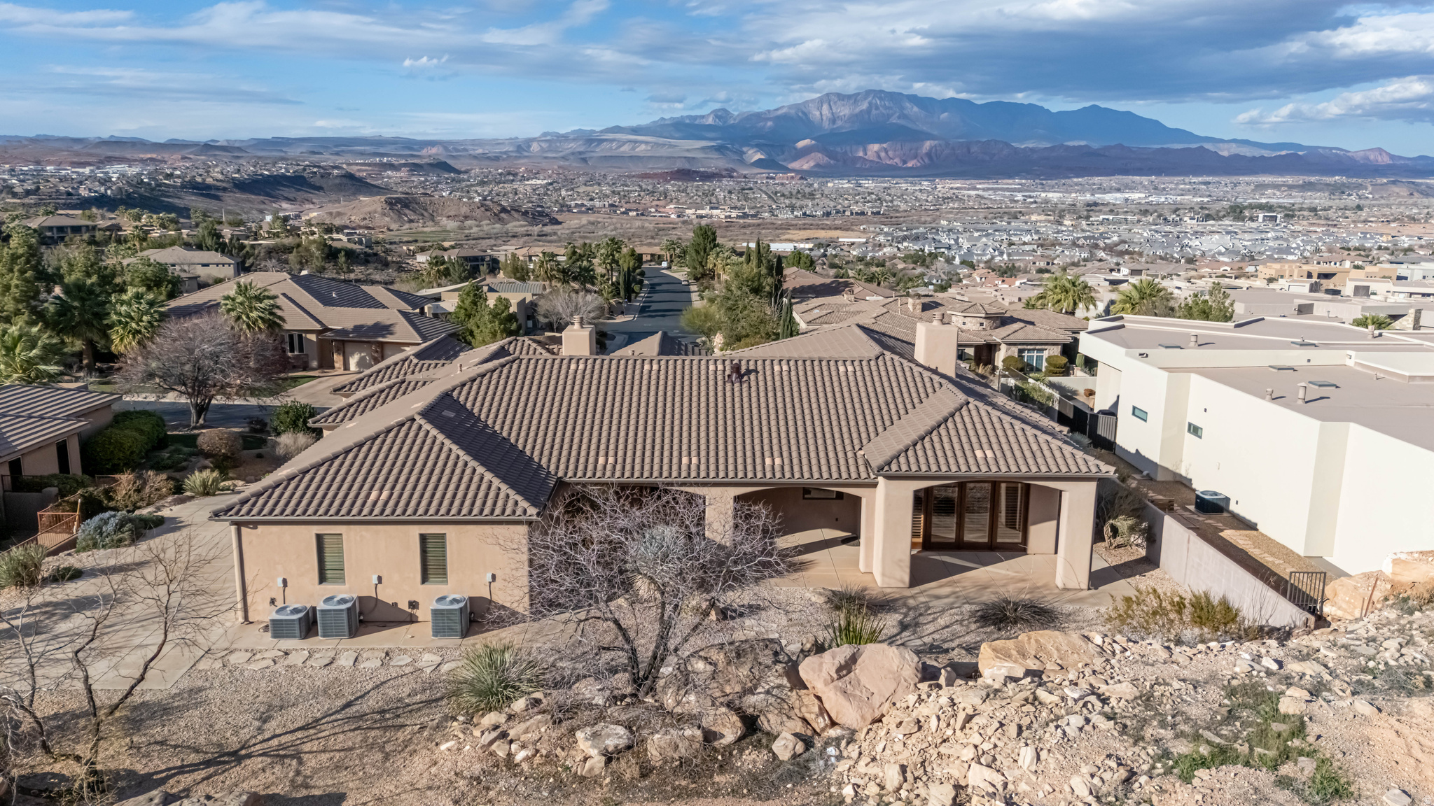 STONE CLIFF 9 - Residential