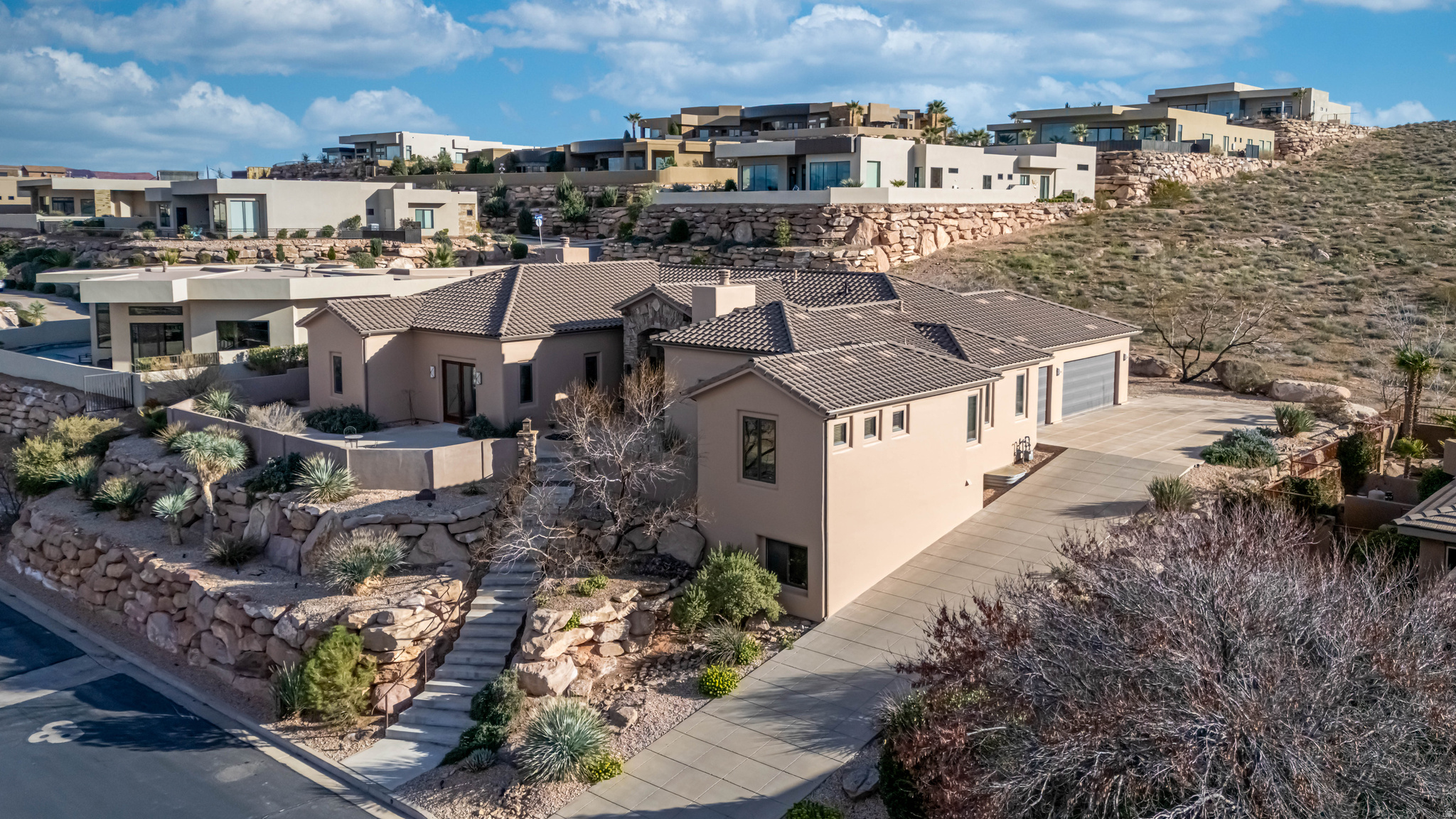STONE CLIFF 9 - Residential
