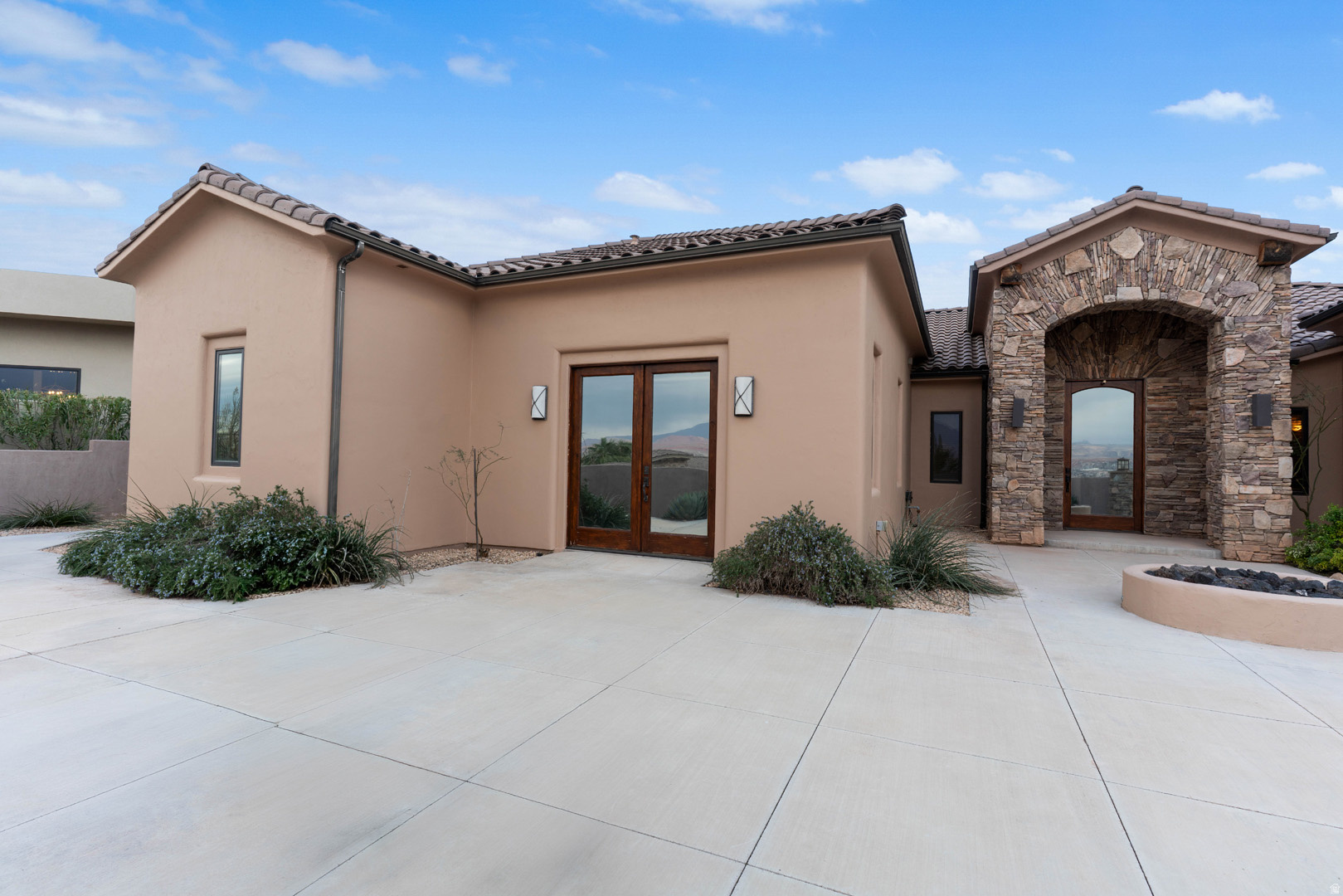 STONE CLIFF 9 - Residential