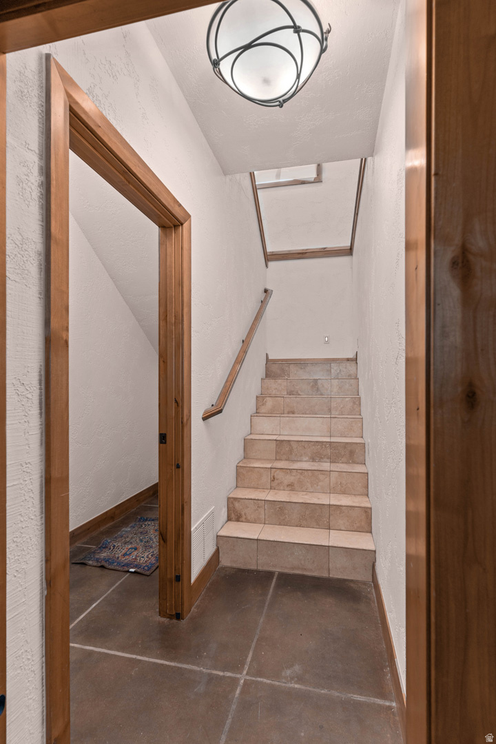 STONE CLIFF 9 - Residential