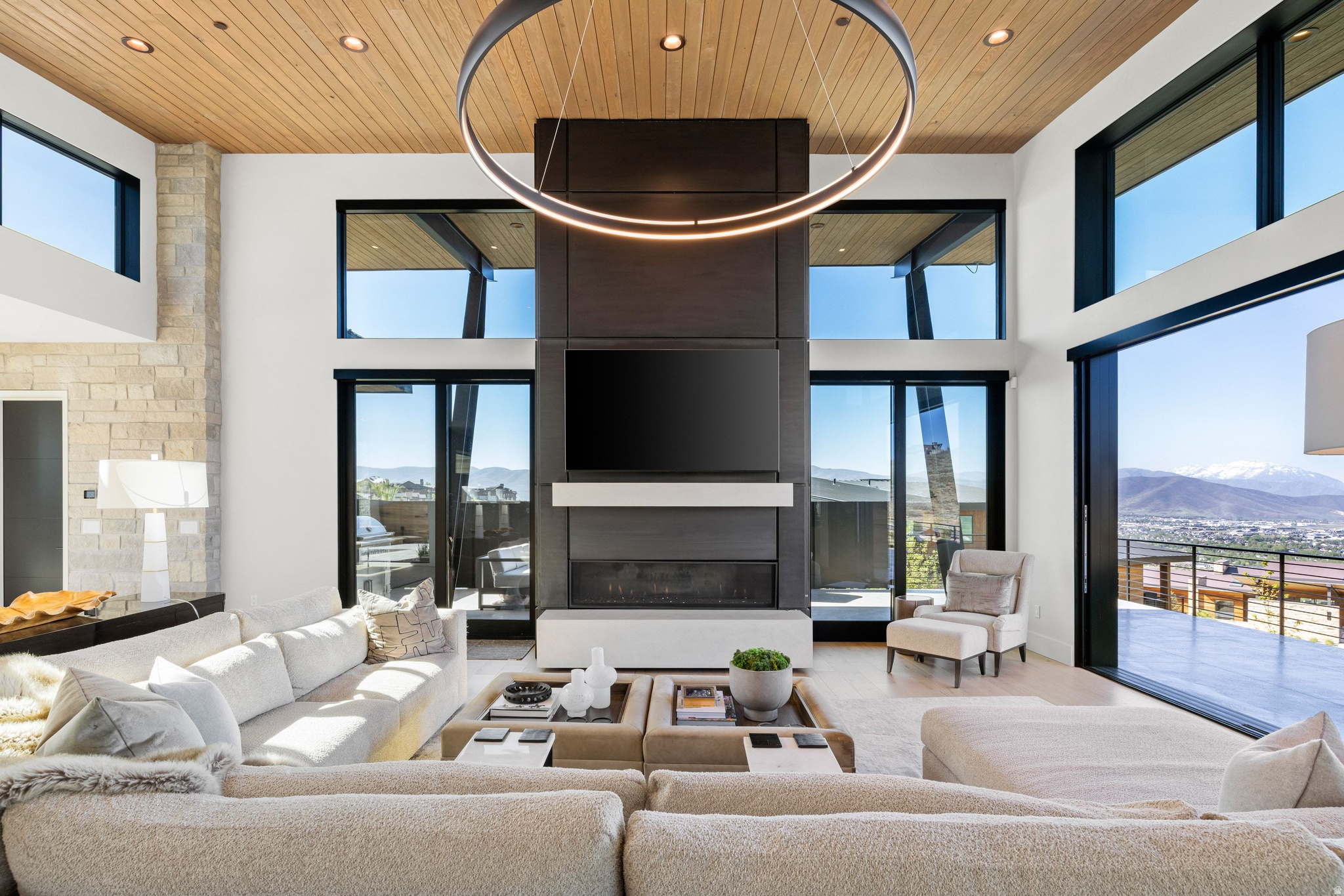 RED LEDGES - Residential