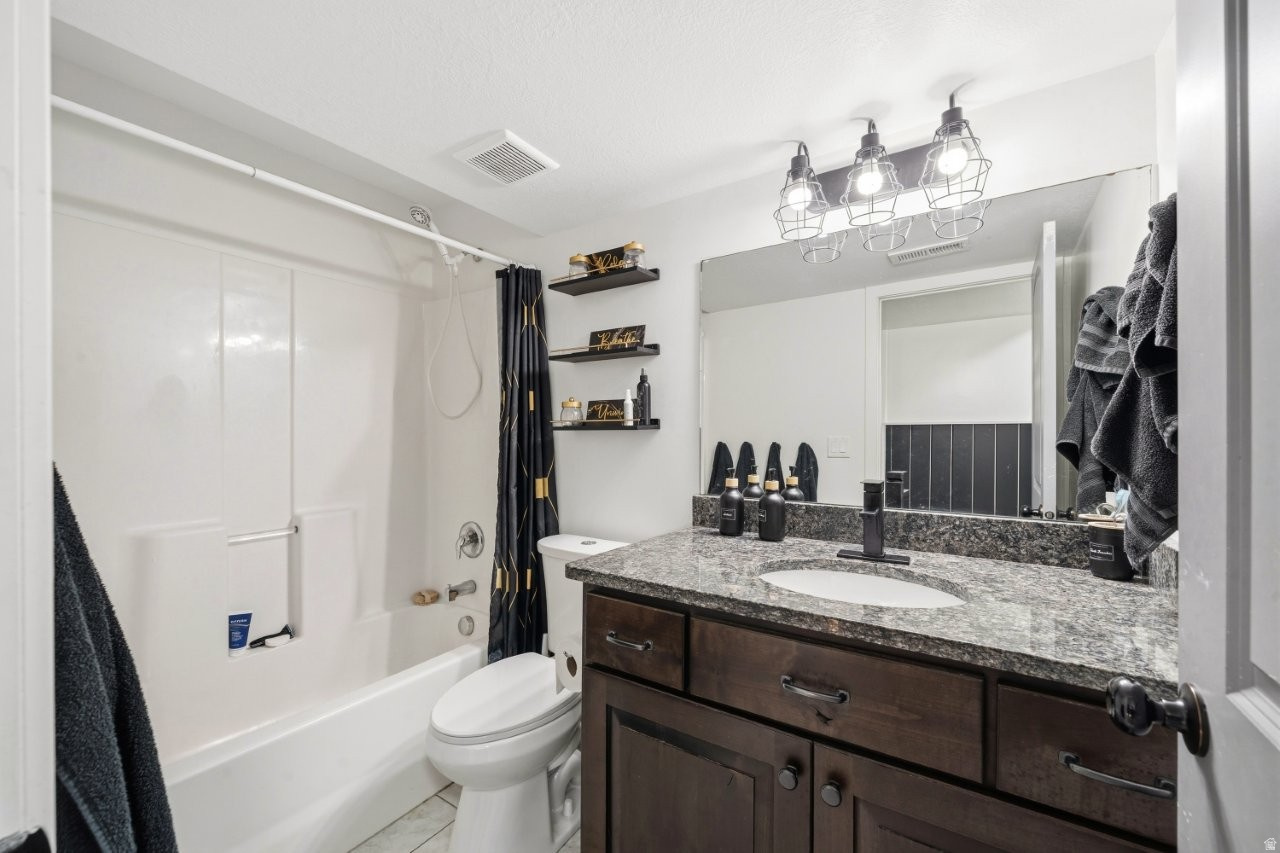 QUAIL MEADOWS ESTATE - Residential