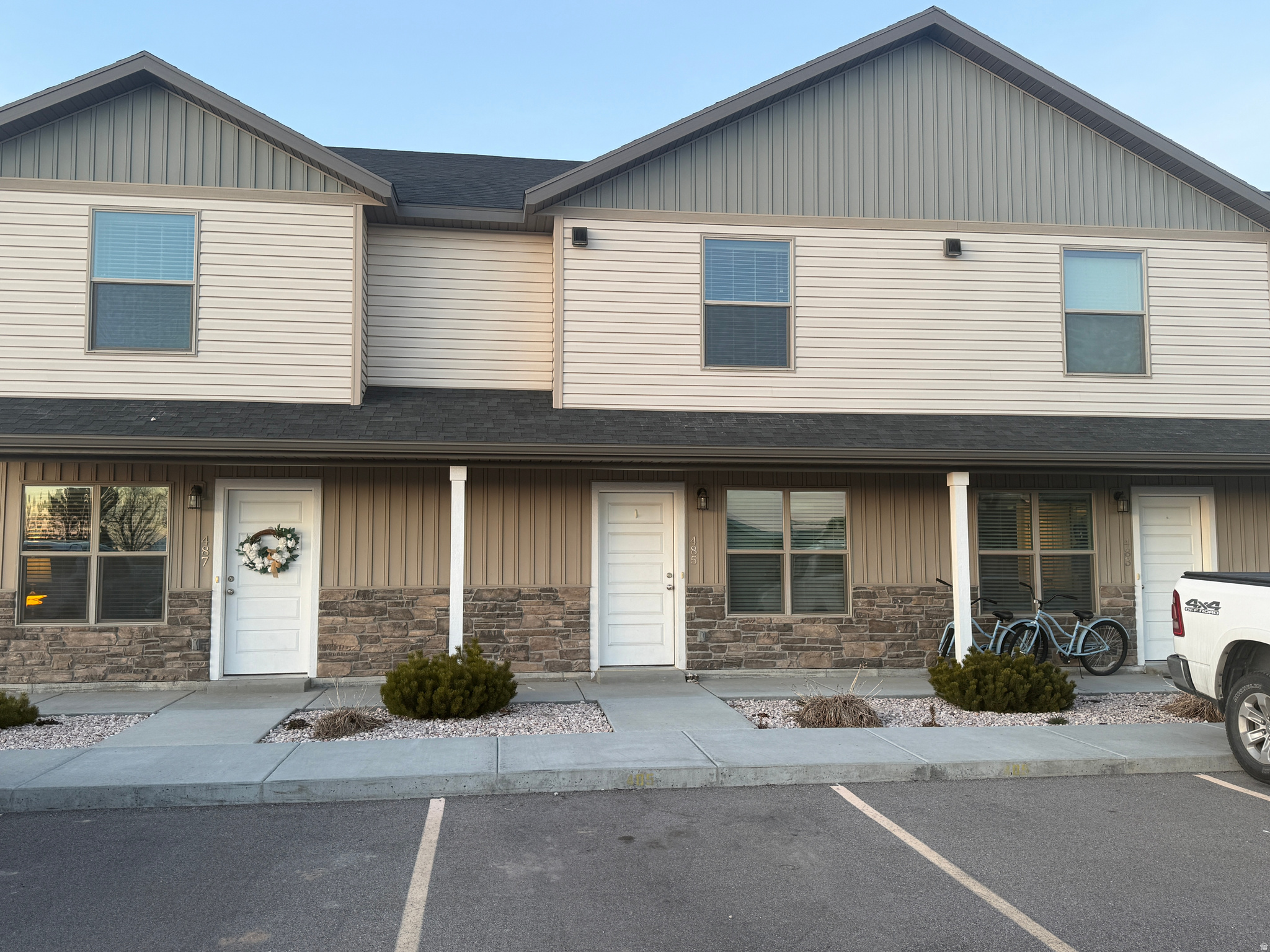 Like New, Move- In Ready, 3 bedrooms 1.5 bathroom Townhome  Granite Countertops, Vinyl Plank Flooring, Main Floor Laundry and Half Bath. All the bedrooms are on the second floor. No need to rent when you can buy and gain equity! Remember you are making a house payment, why not make your own house payment! Please give 24 hours notice on all showings.