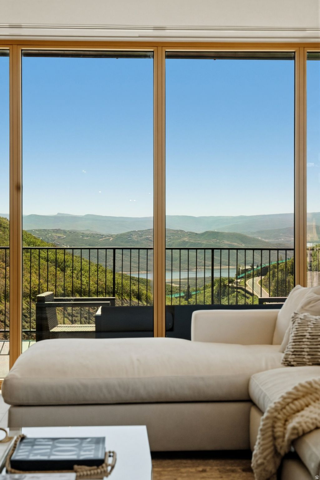FOUNDERS PLACE - Residential
