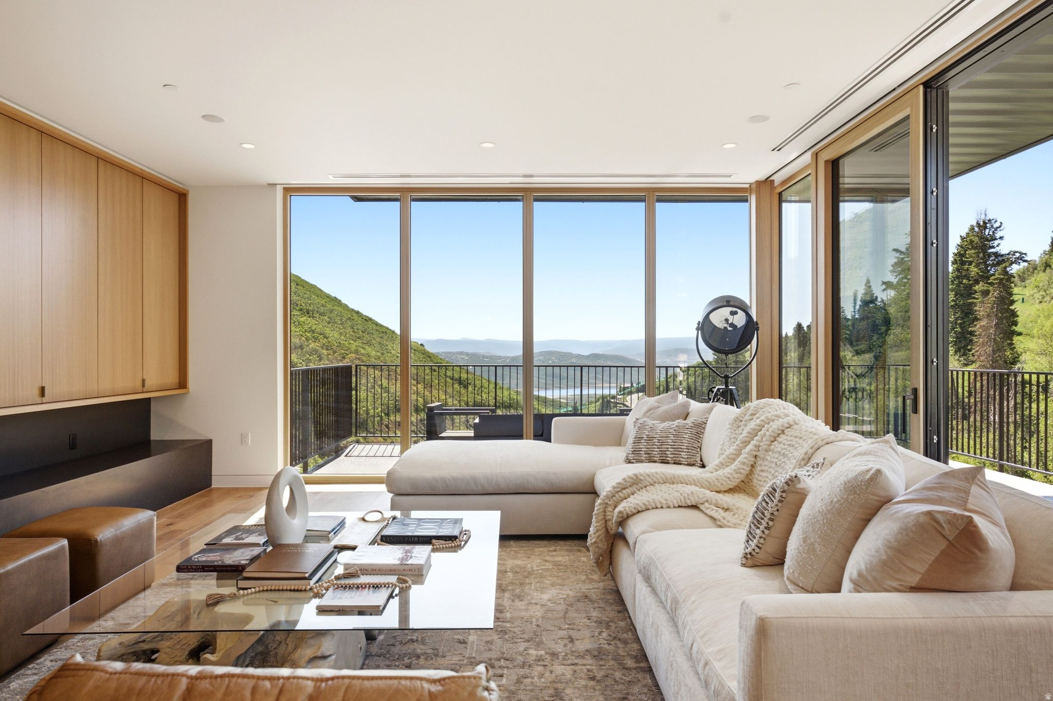FOUNDERS PLACE - Residential