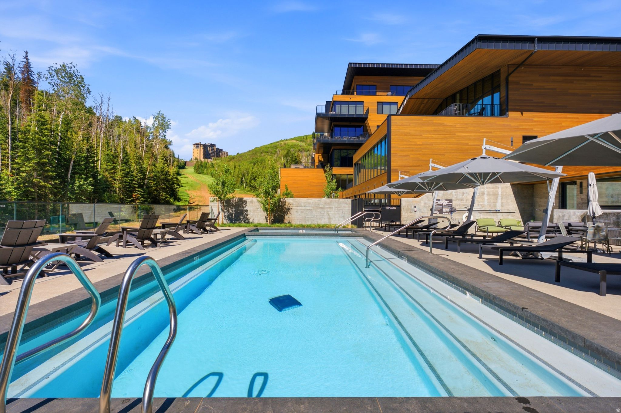 FOUNDERS PLACE - Residential