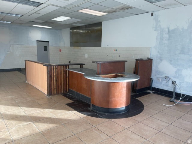 UINTAH PLAZA - Commercial Lease