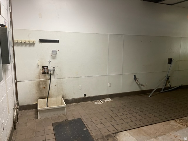 UINTAH PLAZA - Commercial Lease