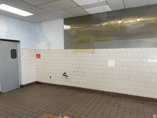 UINTAH PLAZA - Commercial Lease