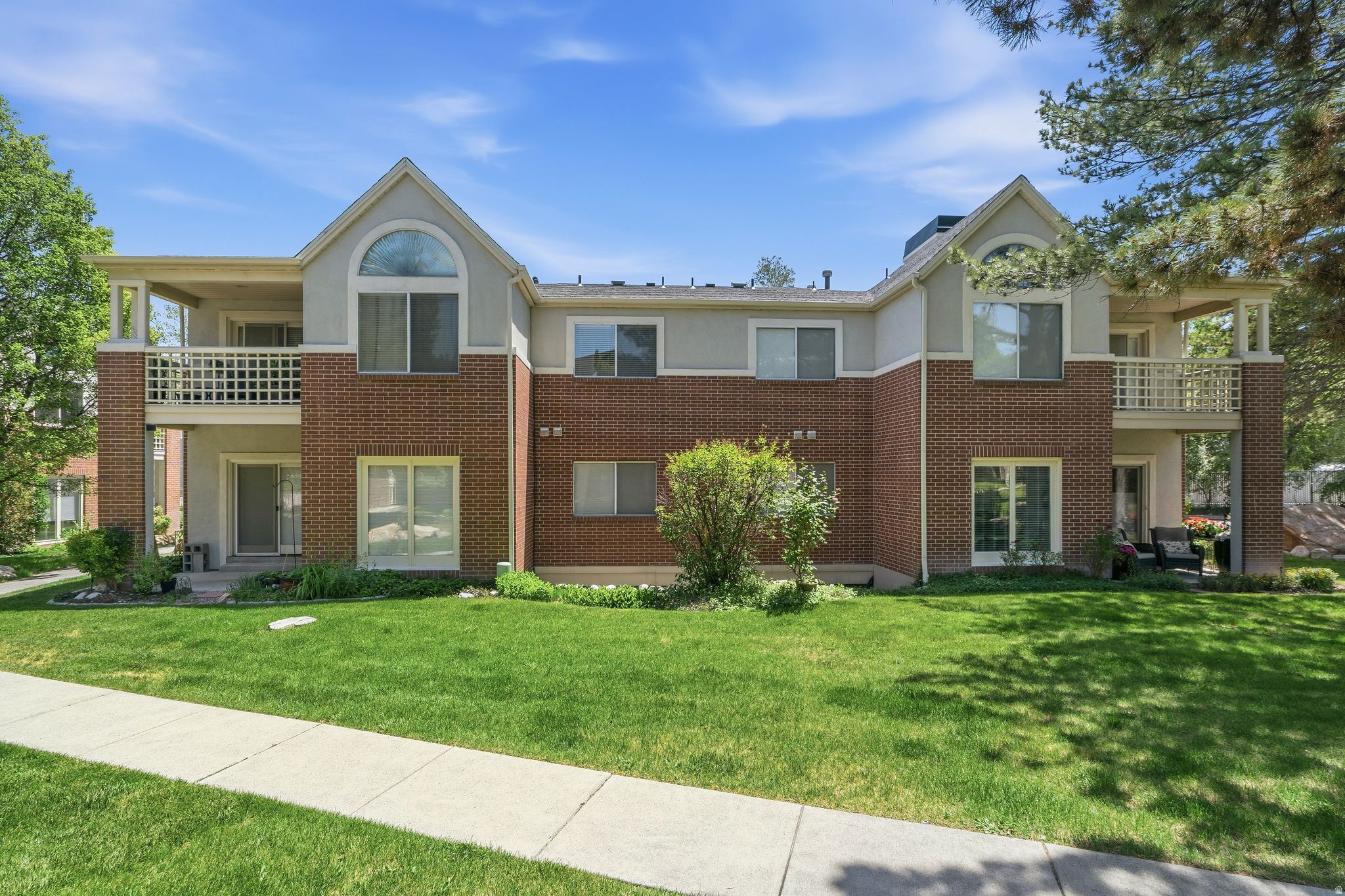 DAYBREAK HILL CONDMN - Residential