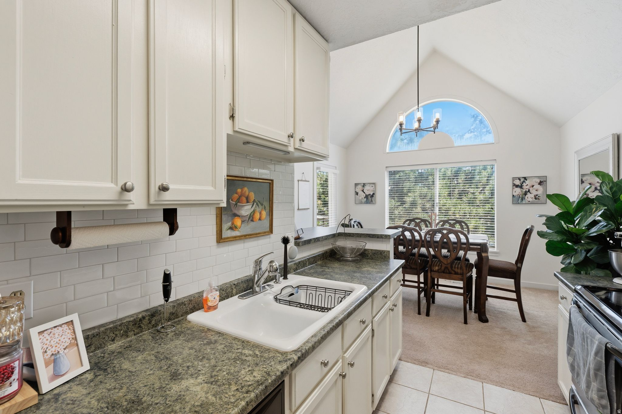 DAYBREAK HILL CONDMN - Residential