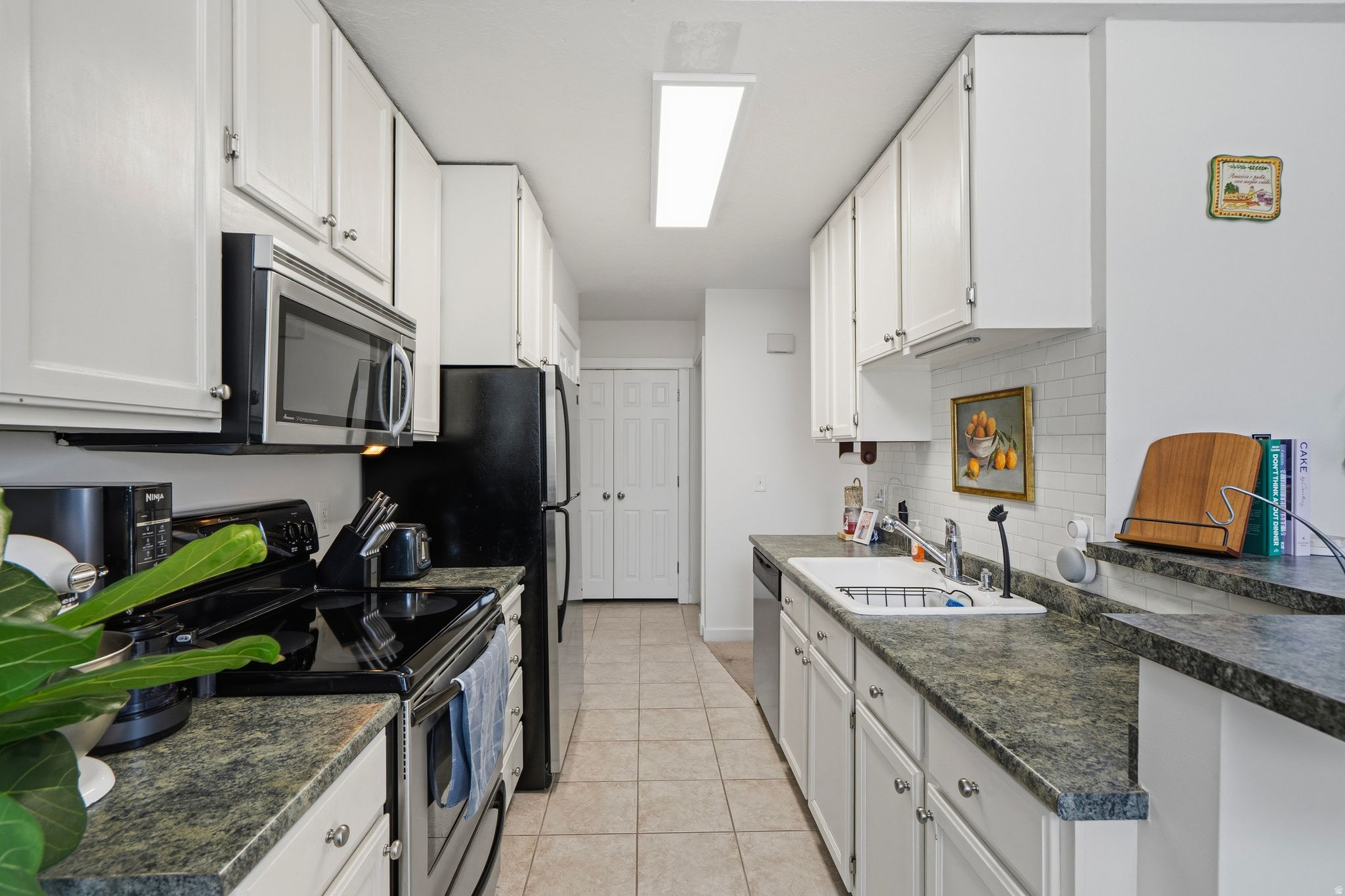 DAYBREAK HILL CONDMN - Residential