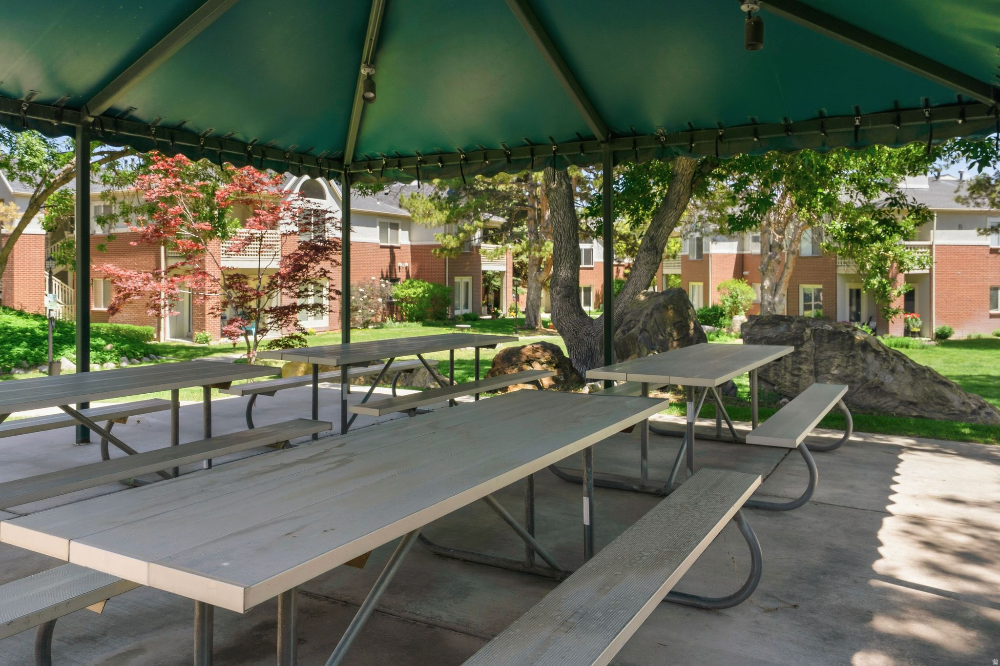 DAYBREAK HILL CONDMN - Residential
