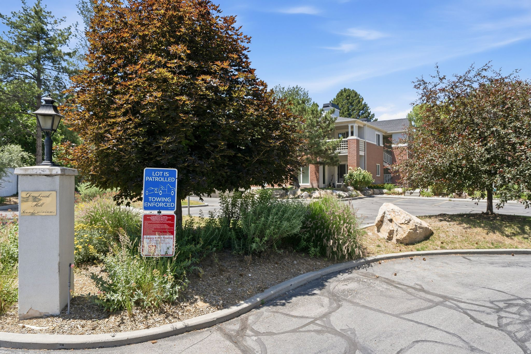 DAYBREAK HILL CONDMN - Residential