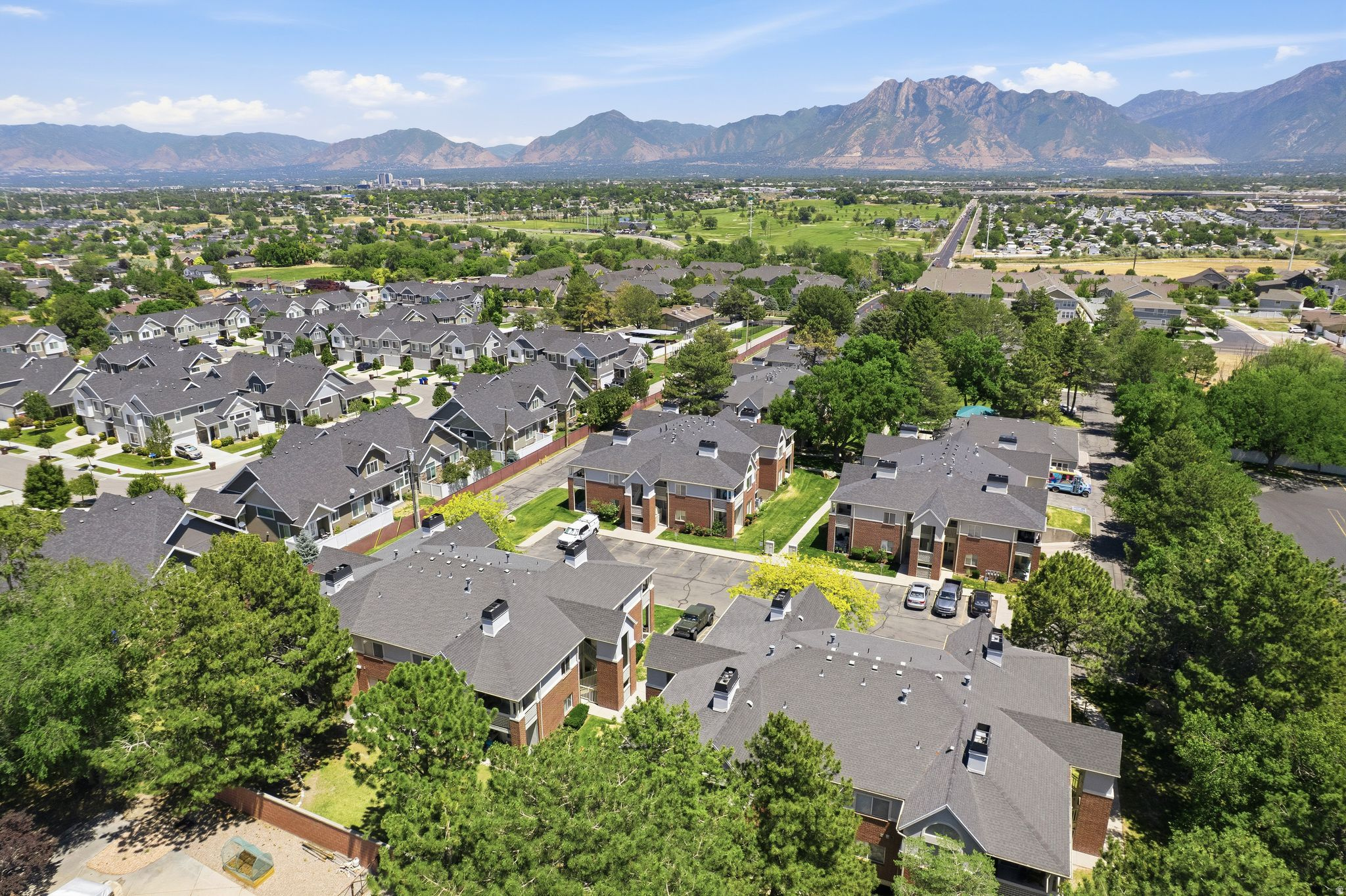 DAYBREAK HILL CONDMN - Residential