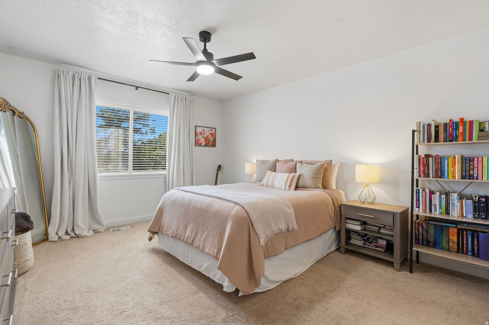 DAYBREAK HILL CONDMN - Residential