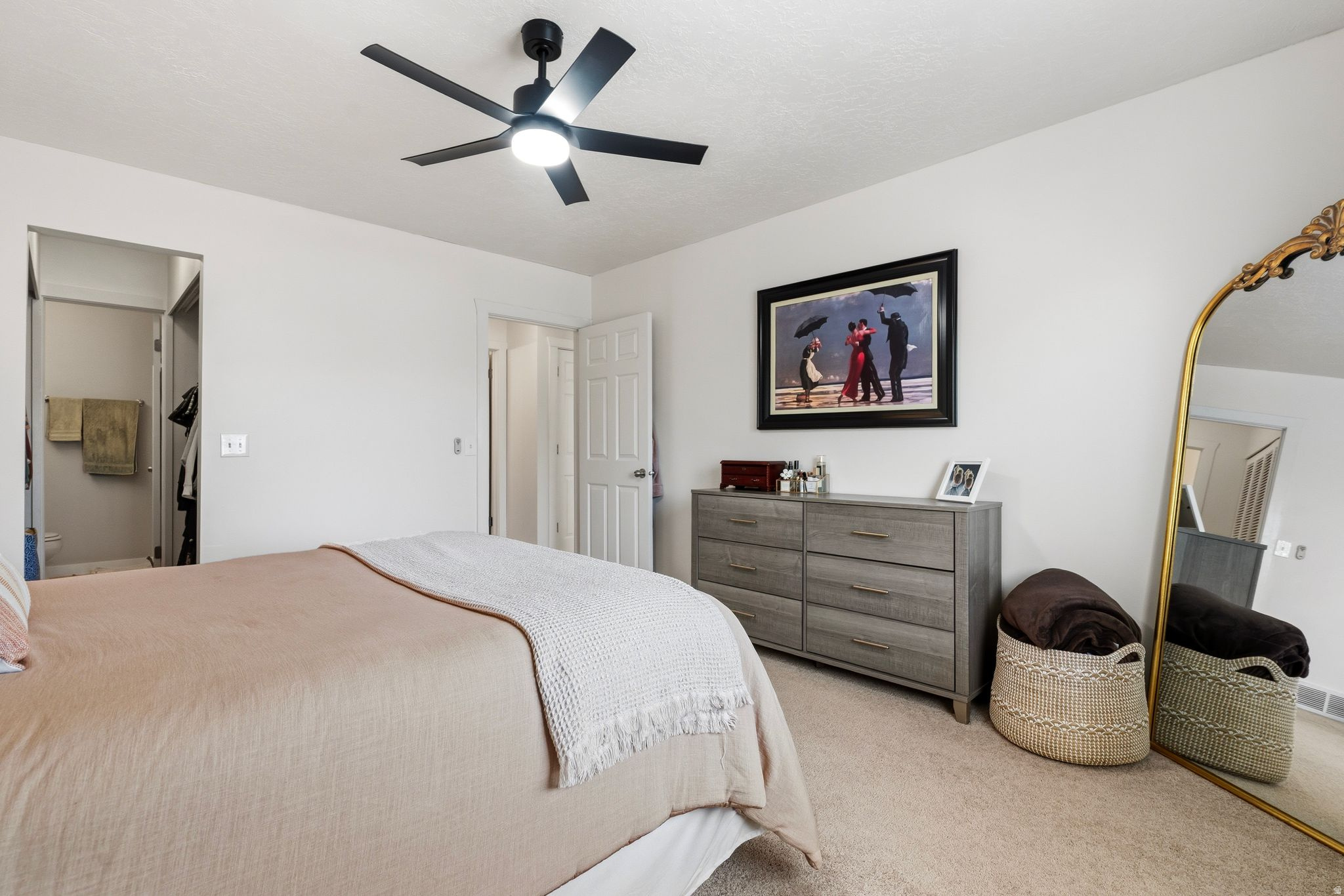 DAYBREAK HILL CONDMN - Residential