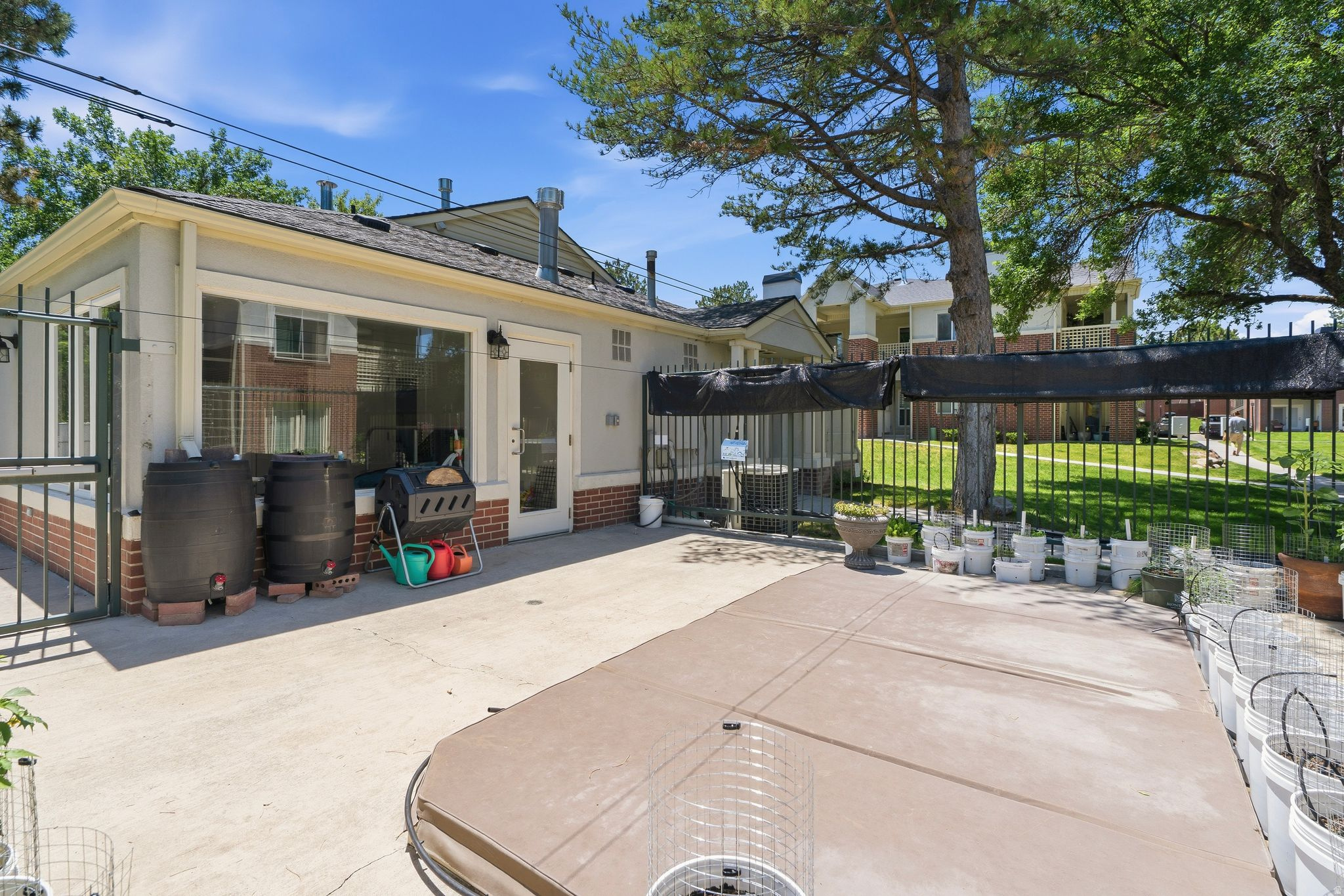 DAYBREAK HILL CONDMN - Residential
