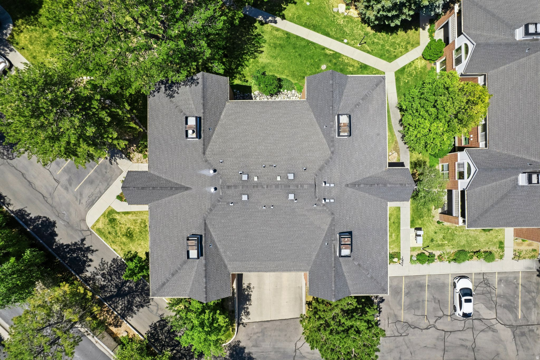 DAYBREAK HILL CONDMN - Residential