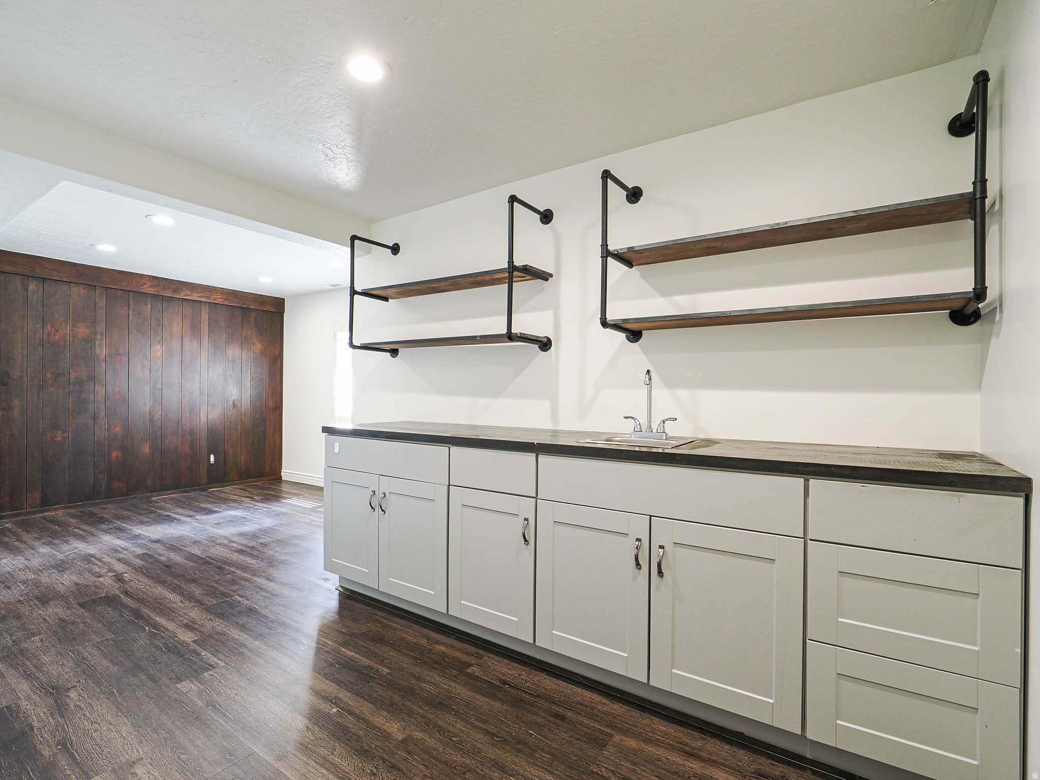 AVANYU ACRES - Residential