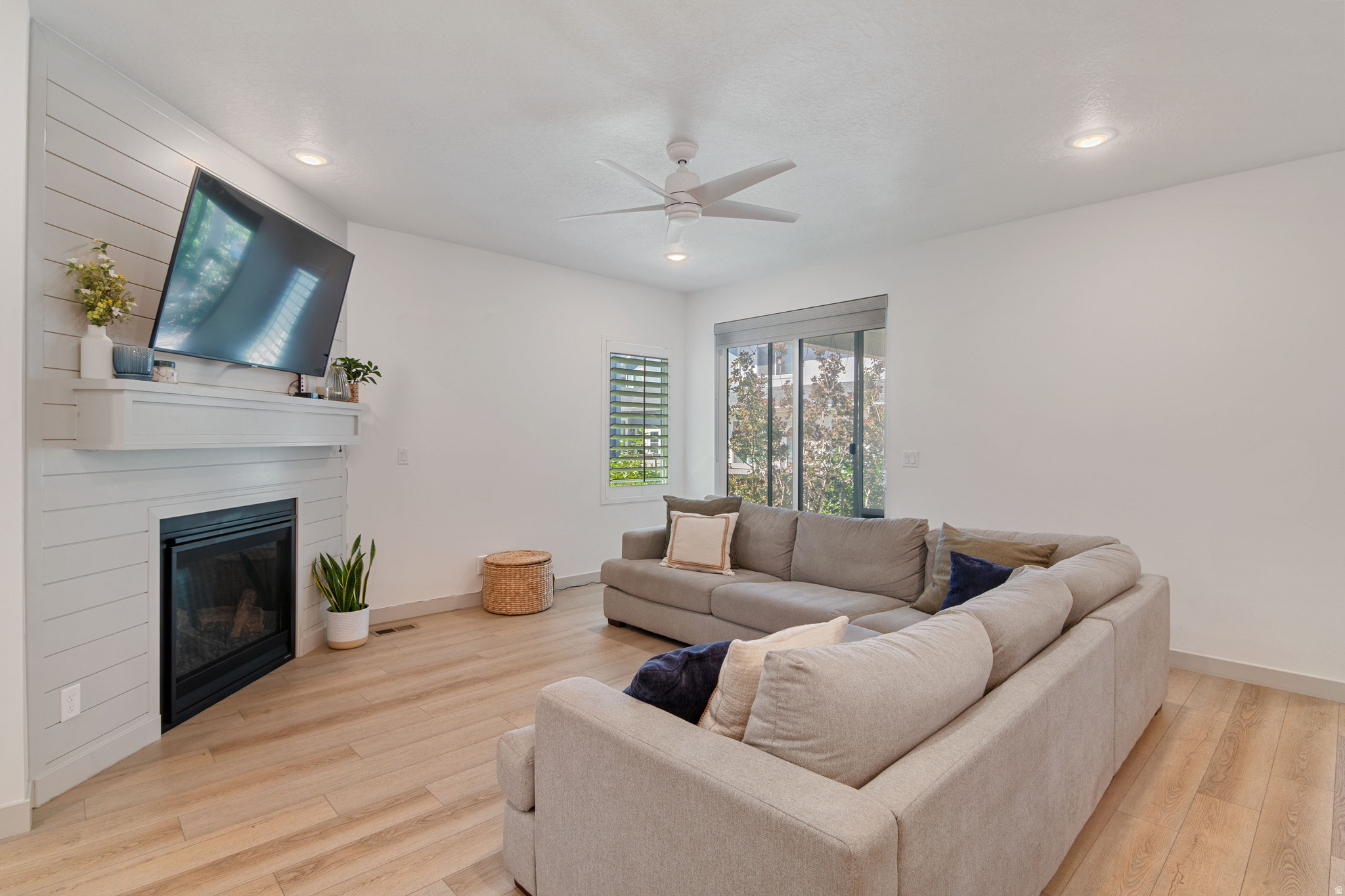 CEDAR CANYON - Residential