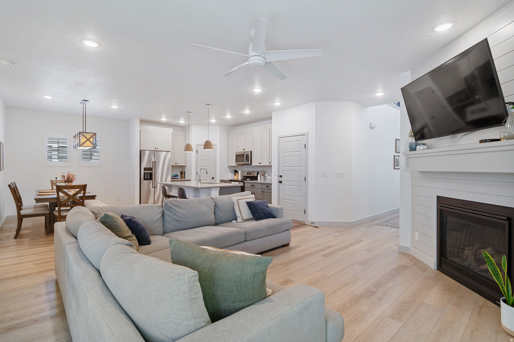 CEDAR CANYON - Residential