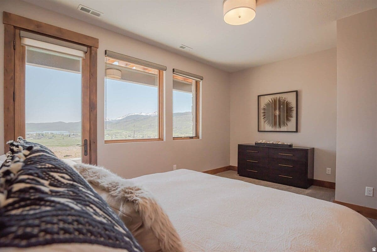 THE RIDGE TOWNHOMES - Residential