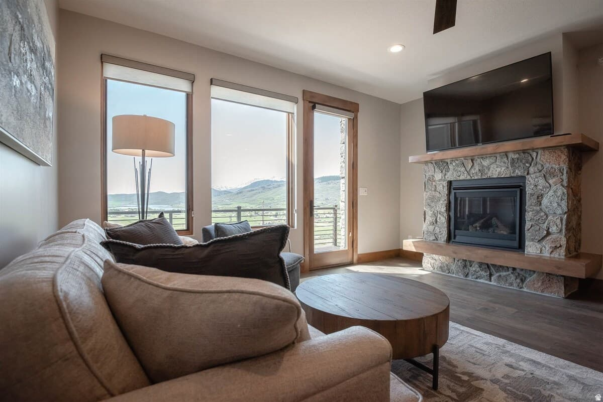 THE RIDGE TOWNHOMES - Residential